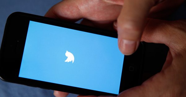 Twitter already exceeds Facebook in mobile advertising revenue